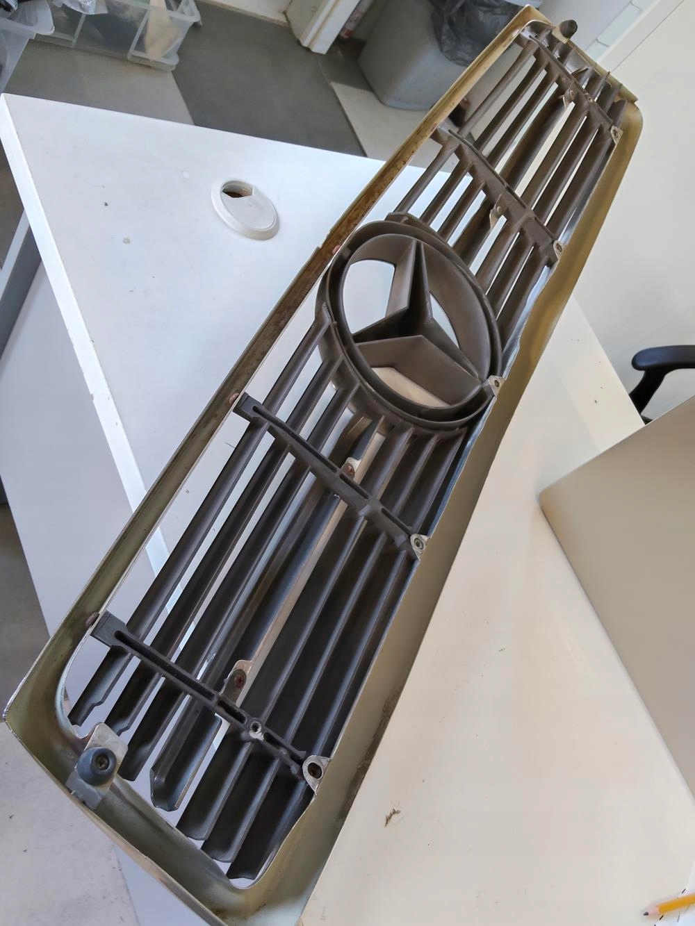 Grill kompletny Mercedes W107 ładny idealny technicznie - obrazek 6