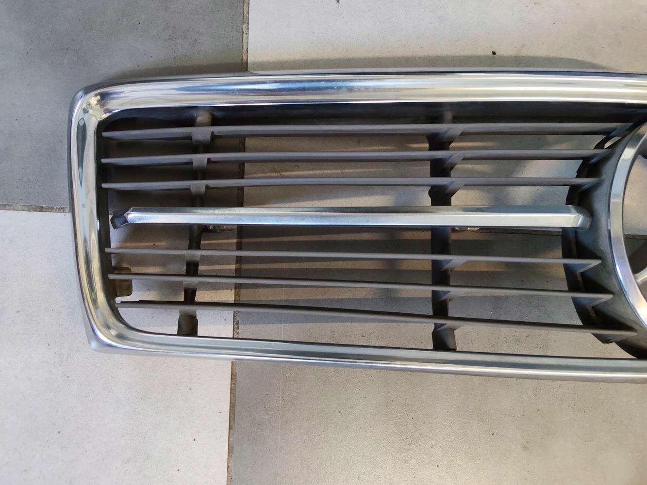 Grill kompletny Mercedes W107 ładny idealny technicznie - obrazek 3