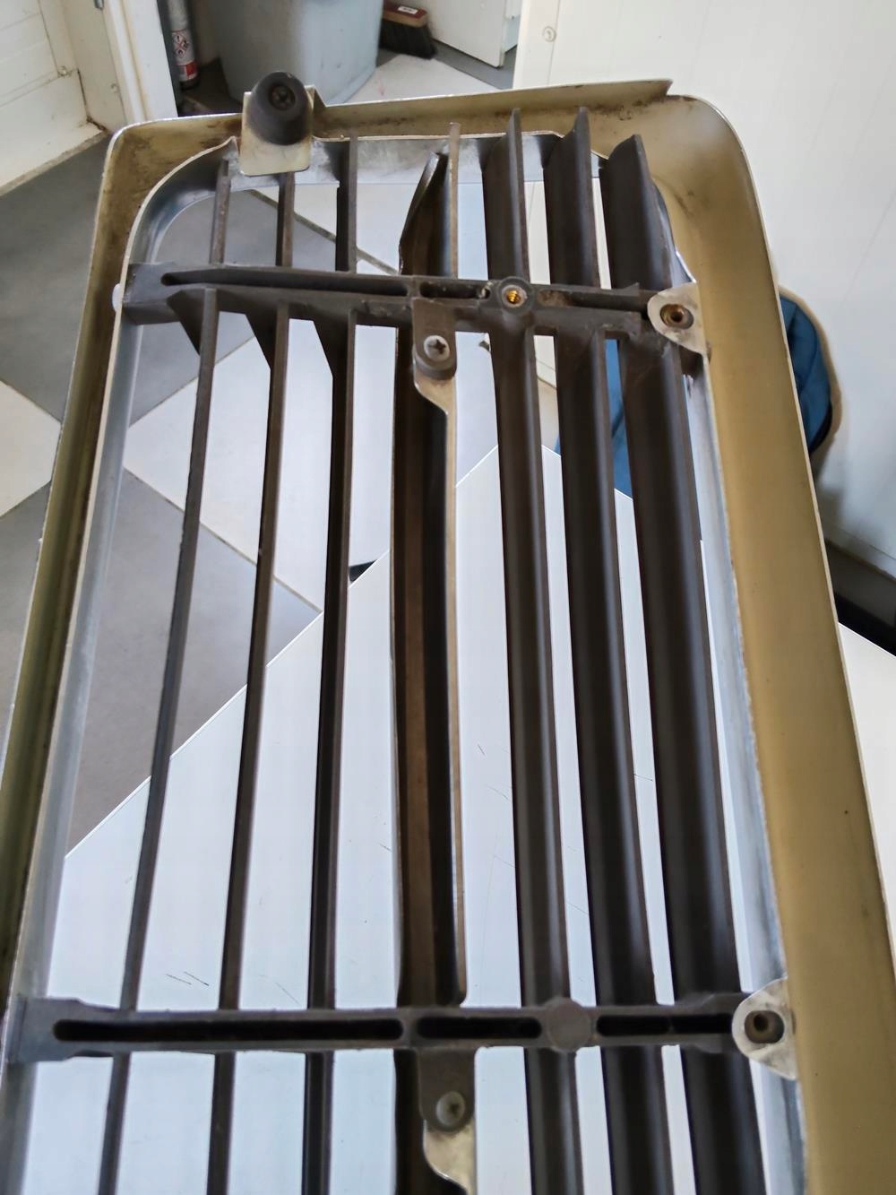 Grill kompletny Mercedes W107 ładny idealny technicznie - obrazek 9