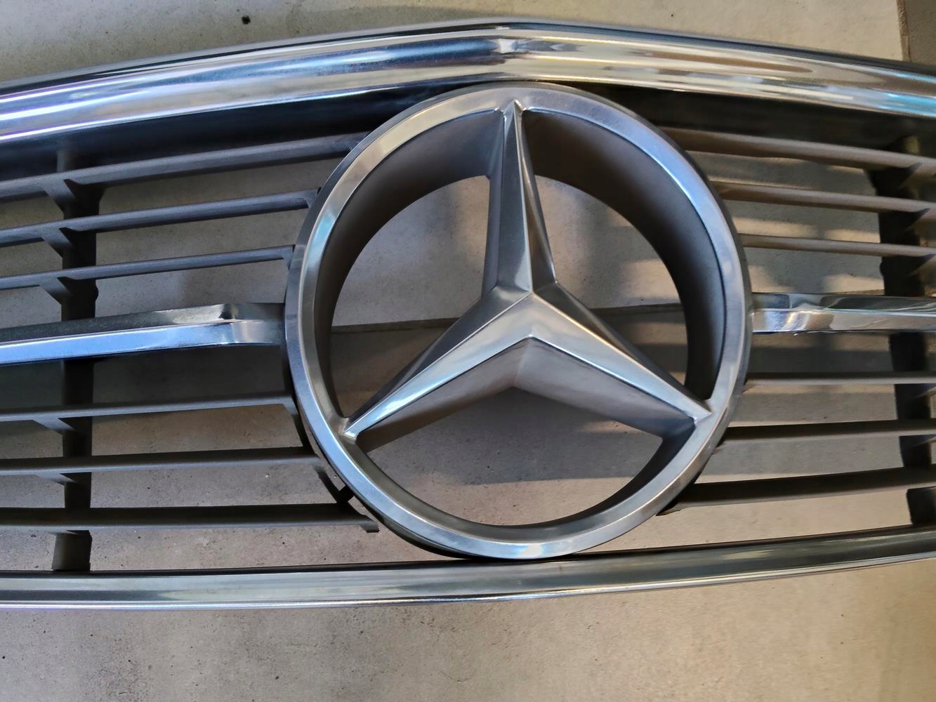 Grill kompletny Mercedes W107 ładny idealny technicznie - obrazek 4