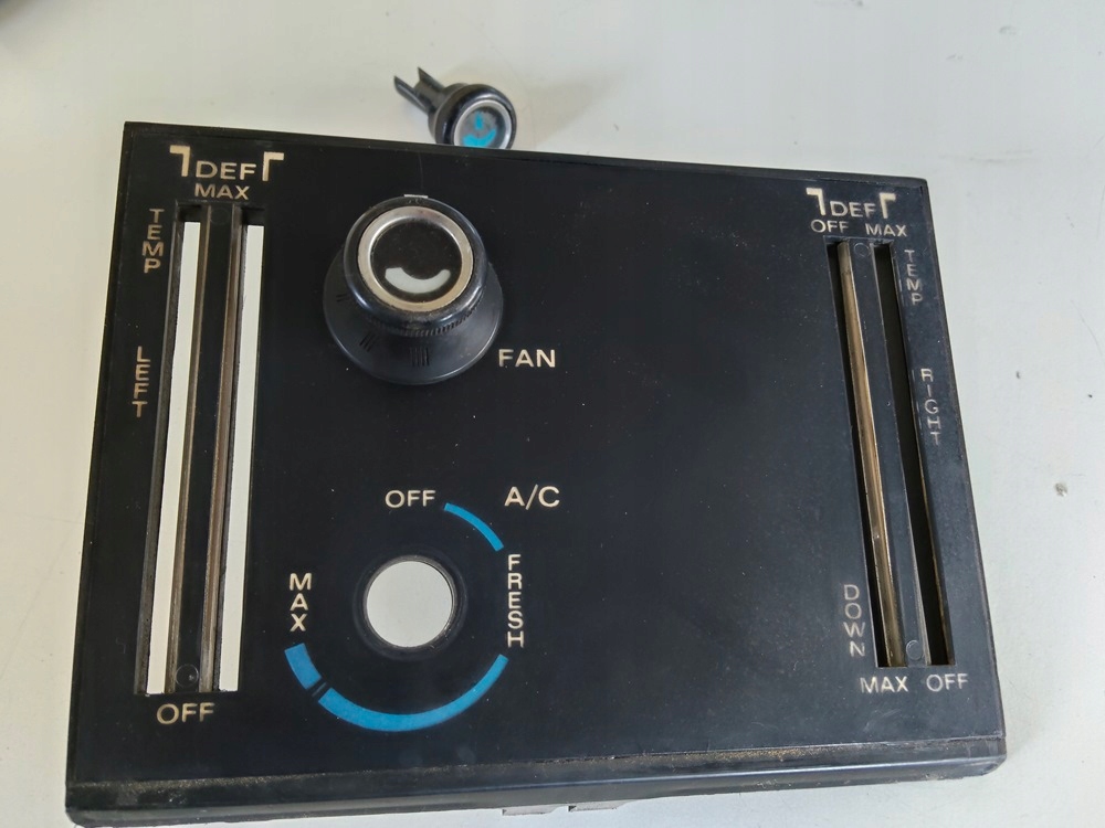 Panel klimatyzacji Mercedes 107 350 450 SL i SLC wczesny - obrazek 2