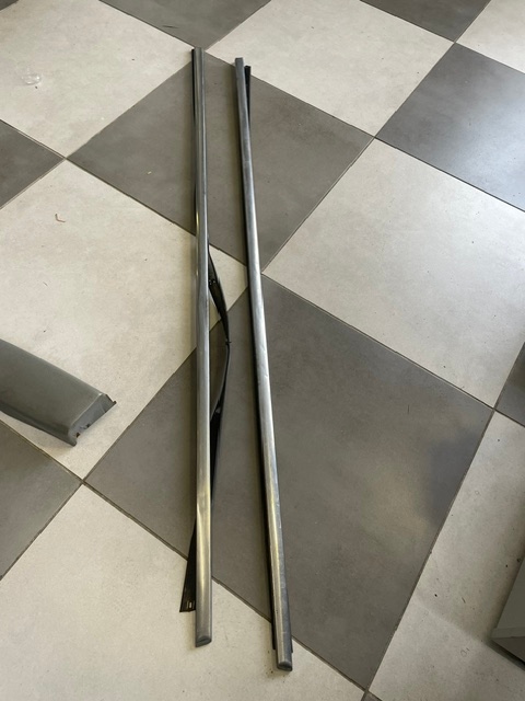 2 listwy na progi 160cm Mercedes 107