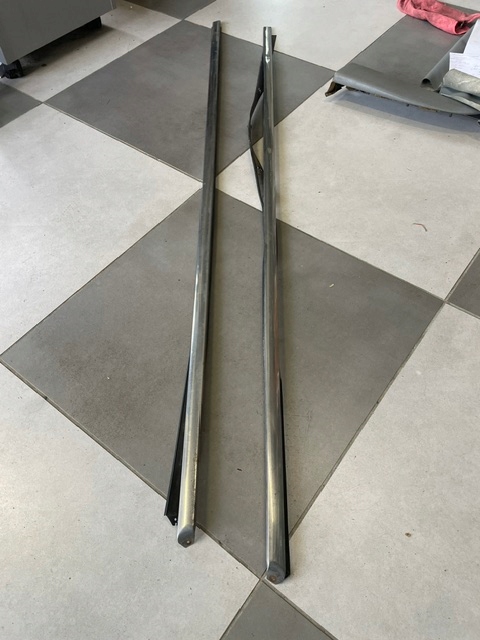 2 listwy na progi 160cm Mercedes 107 - obrazek 3
