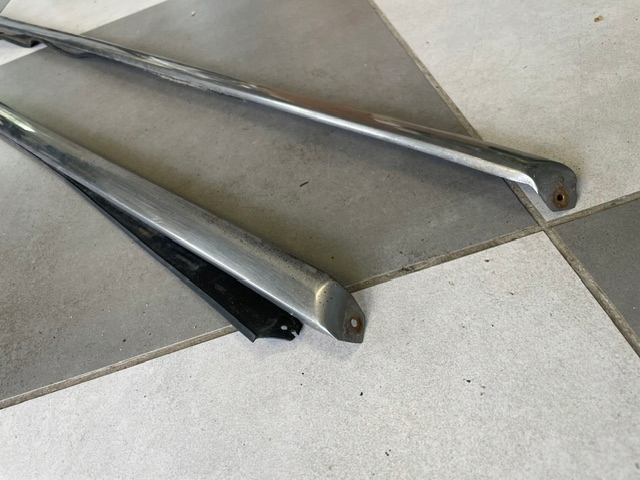 2 listwy na progi 160cm Mercedes 107 - obrazek 4