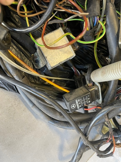 WIĄZKA INSTALACJI ELEKTRYCZNEJ - MERCEDES 107SL 380 - obrazek 2