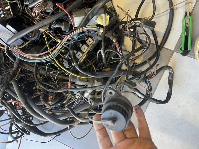 WIĄZKA INSTALACJI ELEKTRYCZNEJ - MERCEDES 107SL 380 - obrazek 15