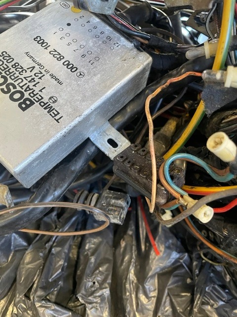 WIĄZKA INSTALACJI ELEKTRYCZNEJ - MERCEDES 107SL 380 - obrazek 10