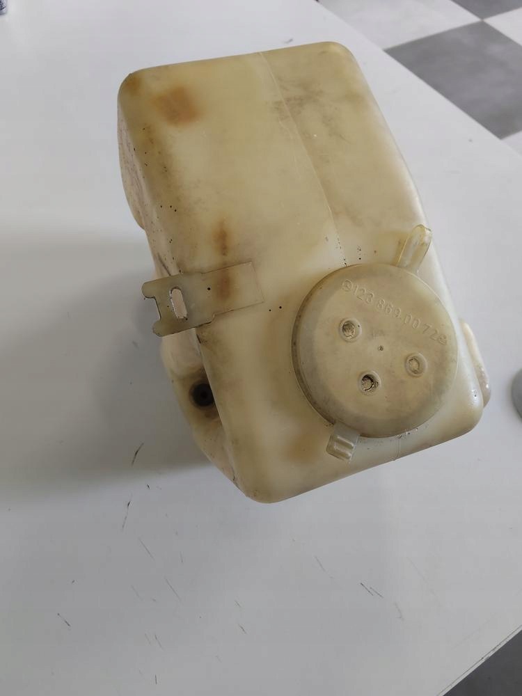 Zbiorniczek spryskiwaczy - Mercedes 107 oryginał - obrazek 3