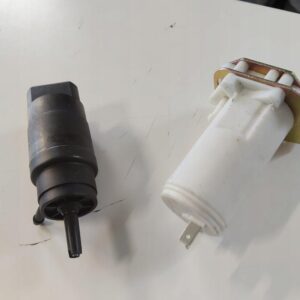 Pompka spryskiwacza szyby Mercedes 107